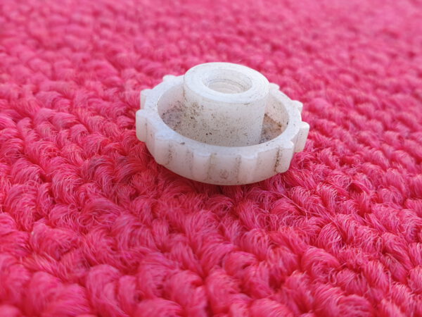 Plastikmutter Mutter Ziergitter BMW 1602 E10 2002 NK E12 E3 E9 62128680120 – Bild 3