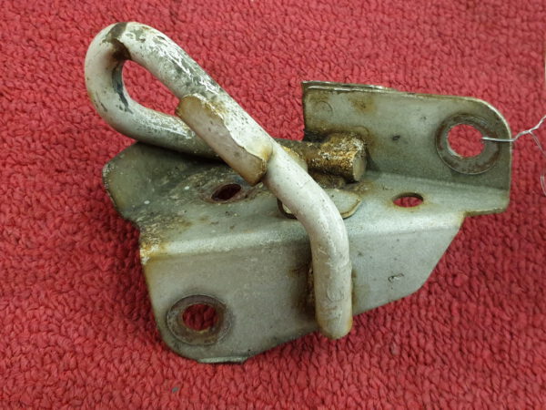 Abschlepphaken Abschleppöse original Mazda 323 BG 3trg 89-94 – Bild 5