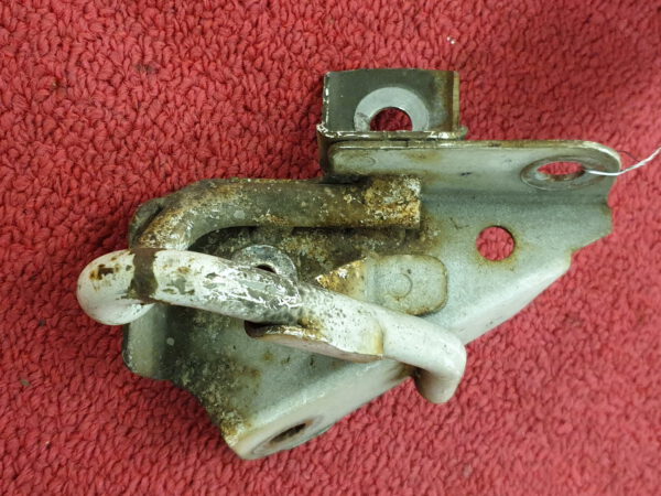 Abschlepphaken Abschleppöse original Mazda 323 BG 3trg 89-94 – Bild 4