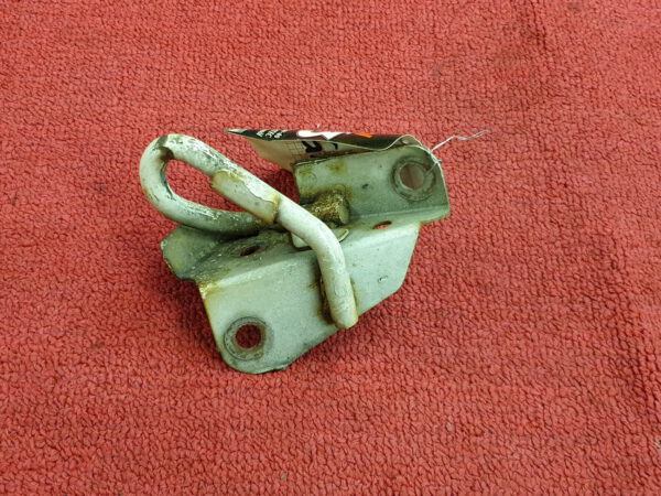 Abschlepphaken Abschleppöse original Mazda 323 BG 3trg 89-94 – Bild 3