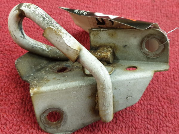 Abschlepphaken Abschleppöse original Mazda 323 BG 3trg 89-94 – Bild 2