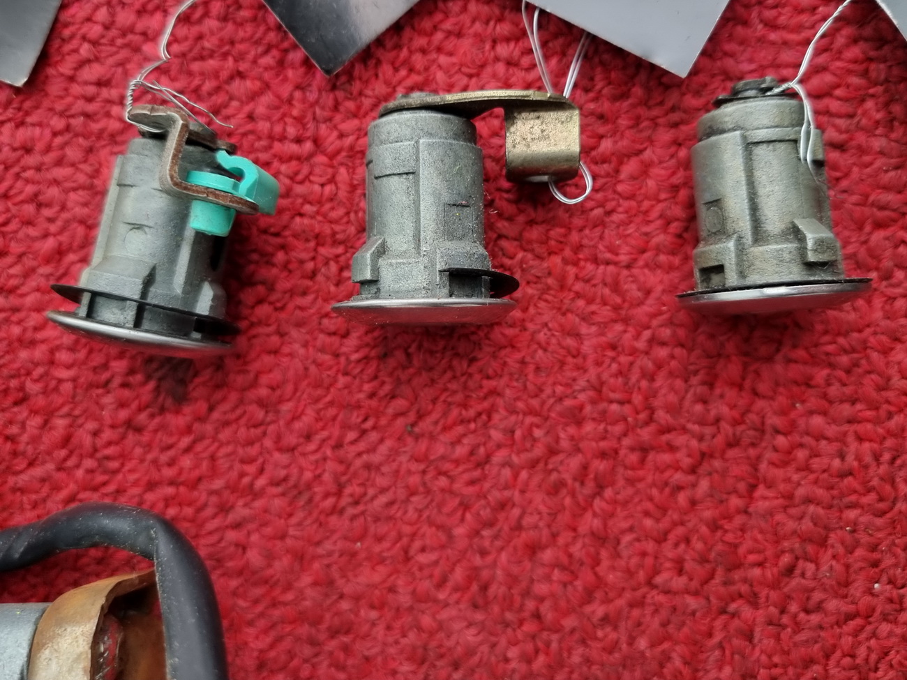 Schließzylinder Gleichschließung 4 Zylinder 1 Schlüssel Mazda 121 DB 90-95 – Bild 6