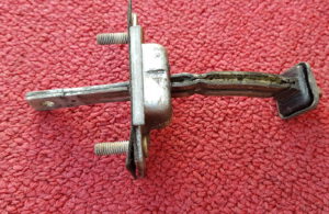 Türbremse Türfangband Mazda 121 DB Türe hinten li und re 90-95 D06172270D