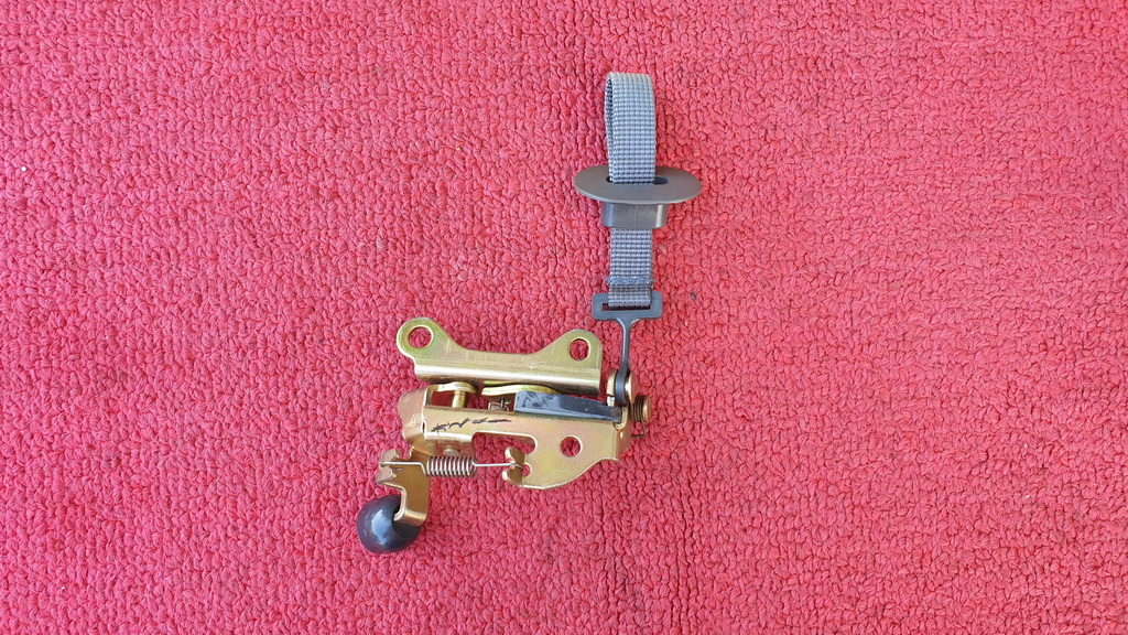 Verriegelung Sitzbank Mazda 121 DB Rückenlehne Rücksitzbank – Bild 4