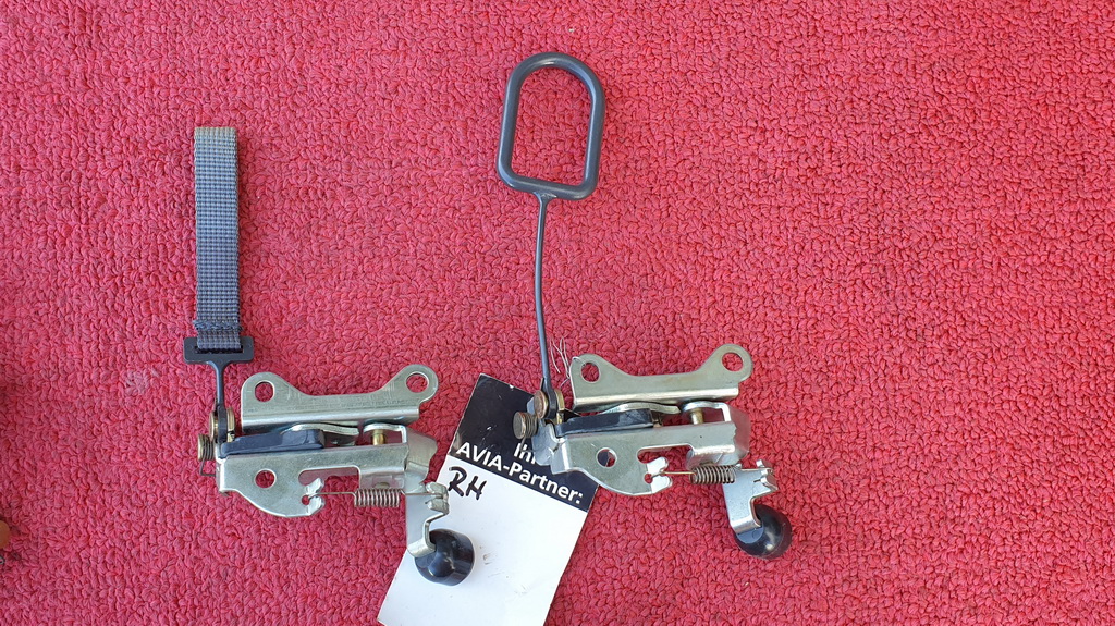 Verriegelung Sitzbank Mazda 121 DB Rückenlehne Rücksitzbank – Bild 3